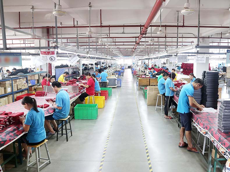 商务背包生产车间